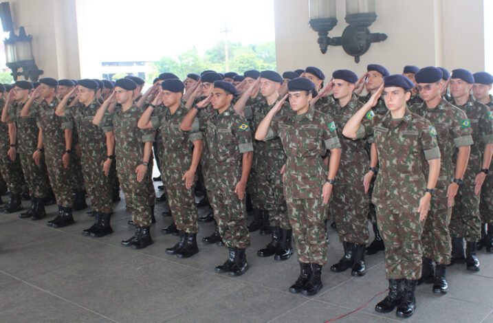 Academia Militar das Agulhas Negras realiza cerimônia de entrada dos