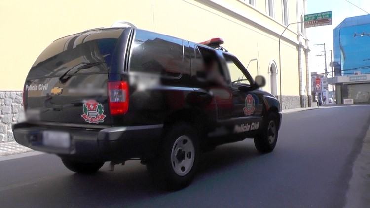 Crime aconteceu na rua lateral à Igreja Matriz de Pindamonhangaba. (Foto: PortalR3)