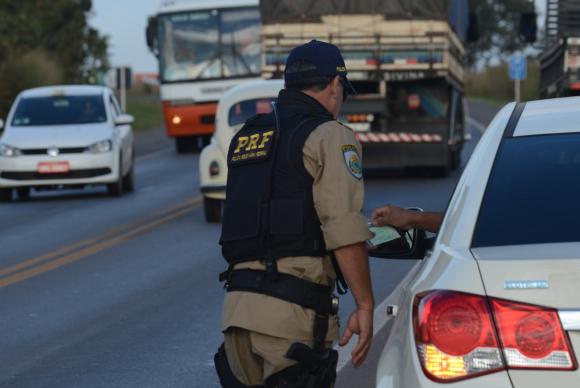 PRF intensifica fiscalização no feriado de Corpus Christi. (Foto: Marcello Casal Jr/Agência Brasil)