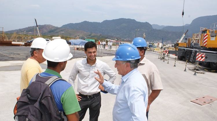 Em março de 2014, o prefeito e o secretário de Desenvolvimento Econômico de Pindamonhangaba visitaram o porto de São Sebastião. (Foto: Divulgação/PMP)