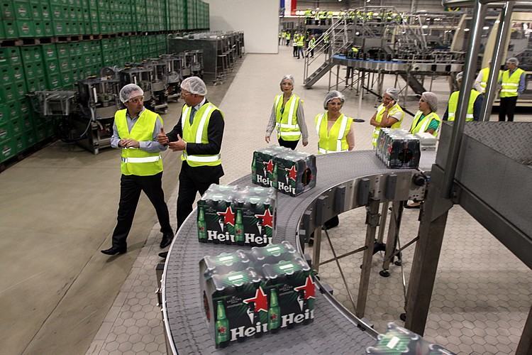 Linha de produção da fábrica da Heineken em Jacareí. (Foto: Alex Brito/PMJ)