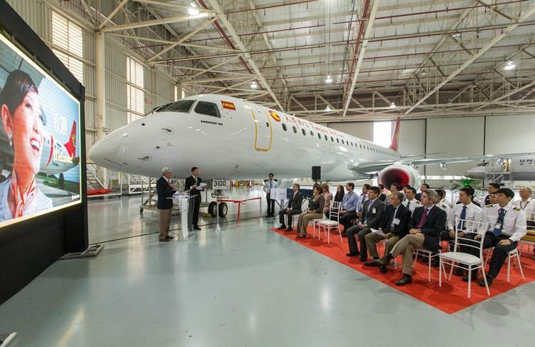 Atualmente, a Tianjin Airlines opera a maior frota de jatos E190 (45 aeronaves) na China. (Foto: Divulgação/Embraer)