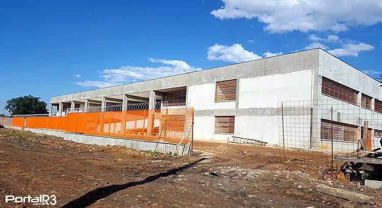 A nova escola terá capacidade para atender mais 600 alunos em dois turnos, abrangendo toda essa região. (Foto: PortalR3)