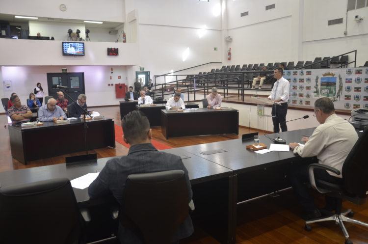 Os vereadores rejeitaram as três infrações apresentadas, referendando o parecer do relator da Comissão Processante pelo arquivamento do processo. (Foto: Câmara de Pinda)