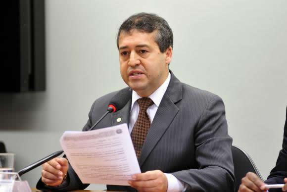 O ministro Ronaldo Nogueira disse que a proposta de reforma trabalhista a ser elaborada pelo governo vai valorizar a negociação coletiva e tratar de assuntos como salário e jornada. (Foto:  Zeca Ribeiro/Câmara dos Deputados)