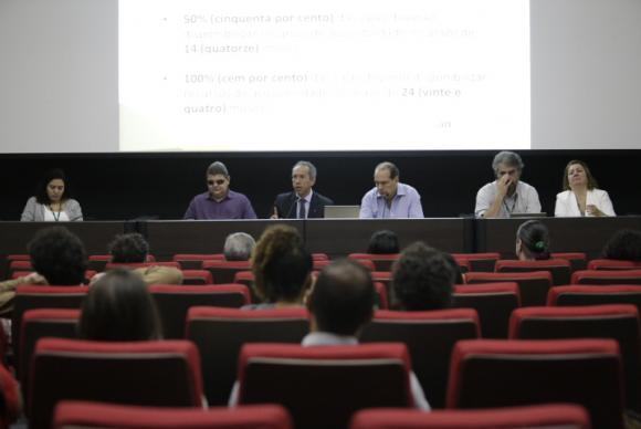 Regras e prazos para instalação de recursos de acessibilidade nos cinemas foram apresentadas hoje no Rio de Janeiro. (Foto: Marcelo Freire/Ancine/Divulgação)