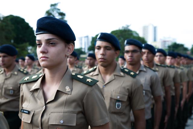 Pela primeira vez, Exército recebe mulheres na Aman para ensino