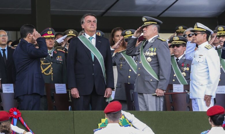 Dia do Exército é marcado por solenidade e desfile de tropa em Brasília •  PortalR3 • Criando Opiniões