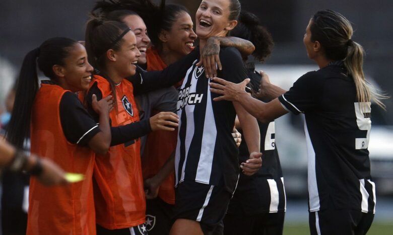 Corinthians e Red Bull Bragantino vencem nos jogos de ida das semifinais da Copa  Paulista Feminina • PortalR3 • Criando Opiniões
