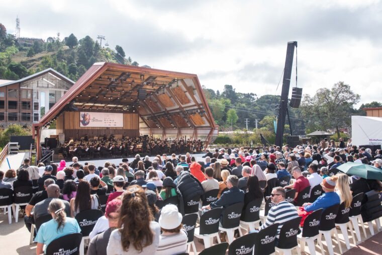 Orquestra do Festival com a maestra Rebecca Tong na 53ª edição do evento, em julho de 2023