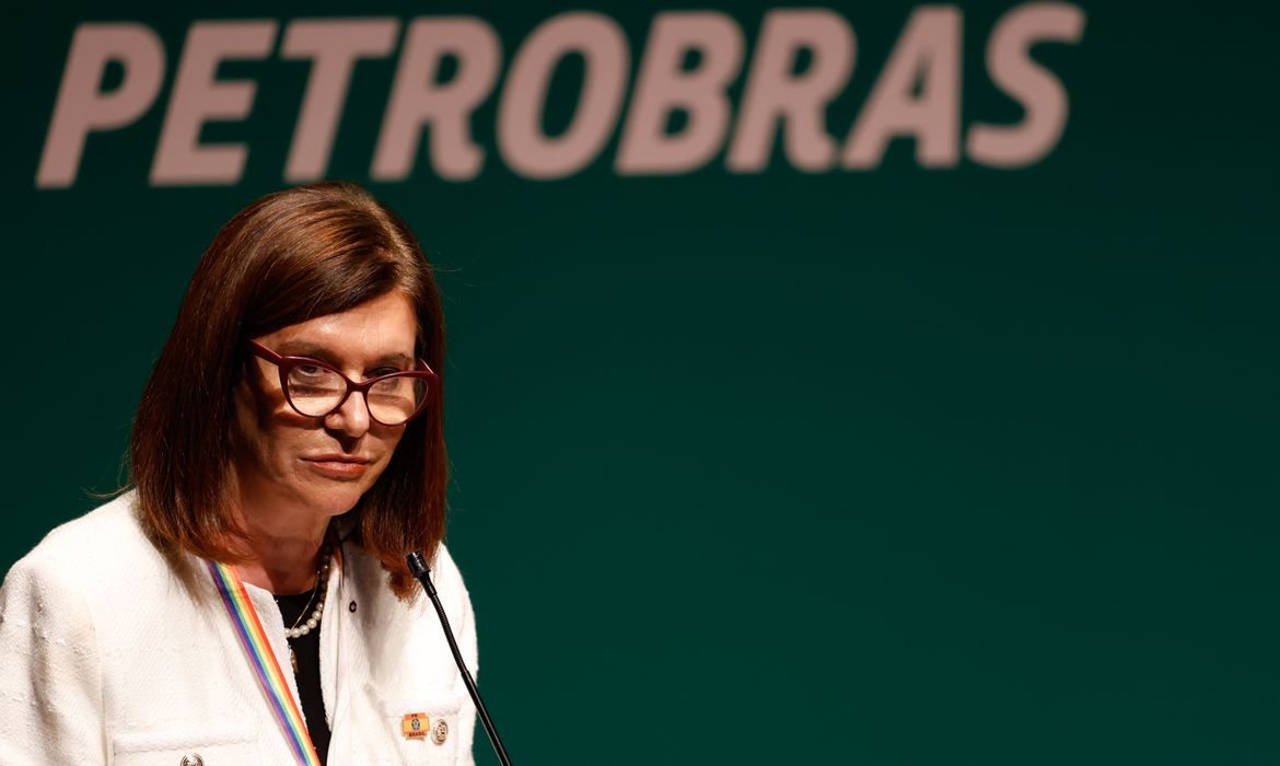 Lucros devem voltar nos próximos meses, afirma presidente da Petrobras