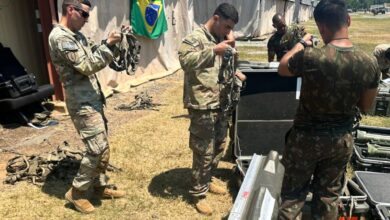 Militares do Brasil e dos Estados Unidos realizam treinamento