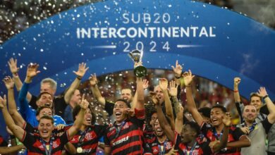 Time Subb20 do Flamengo comemora o título.