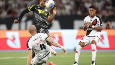 Lance da partida entre botafogo e vasco.